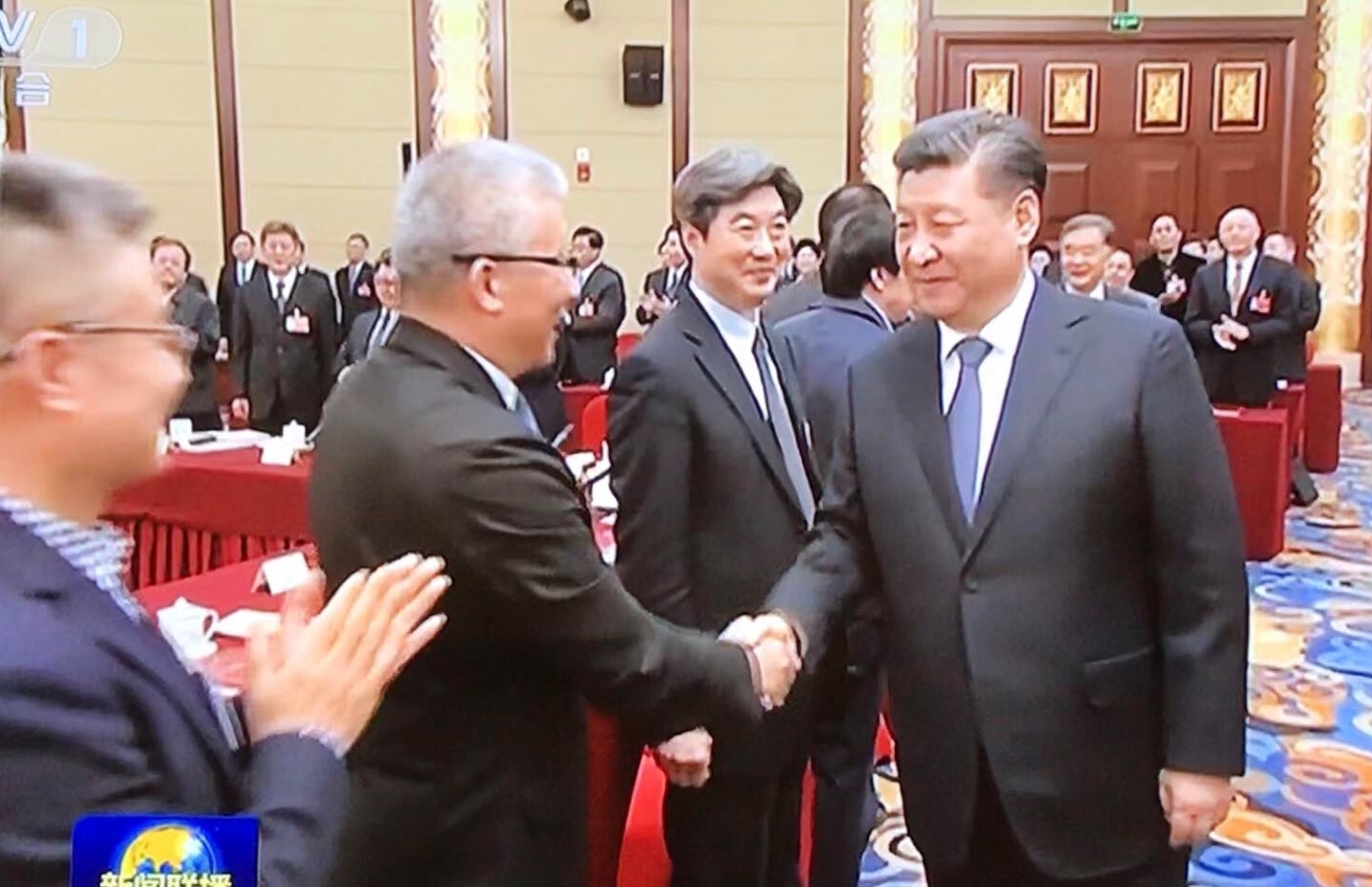 大进与主席握手.jpg
