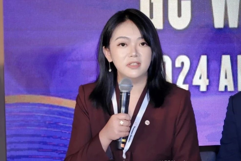 李轶.jpg